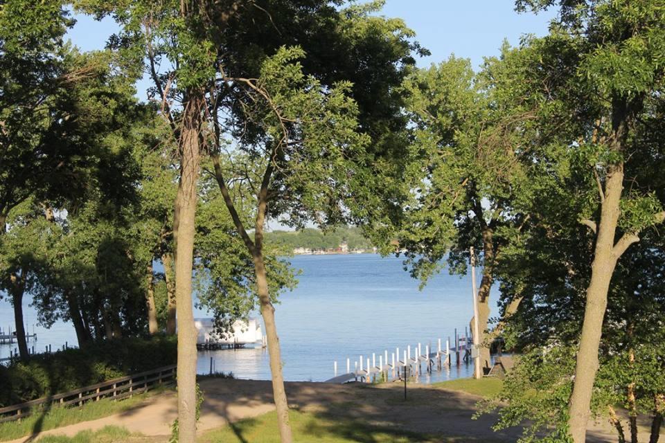 Okoboji Commons Hotel Екстериор снимка