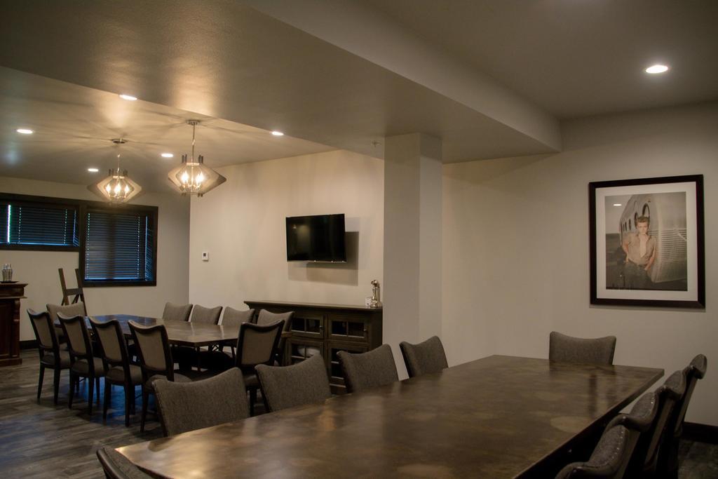 Okoboji Commons Hotel Екстериор снимка