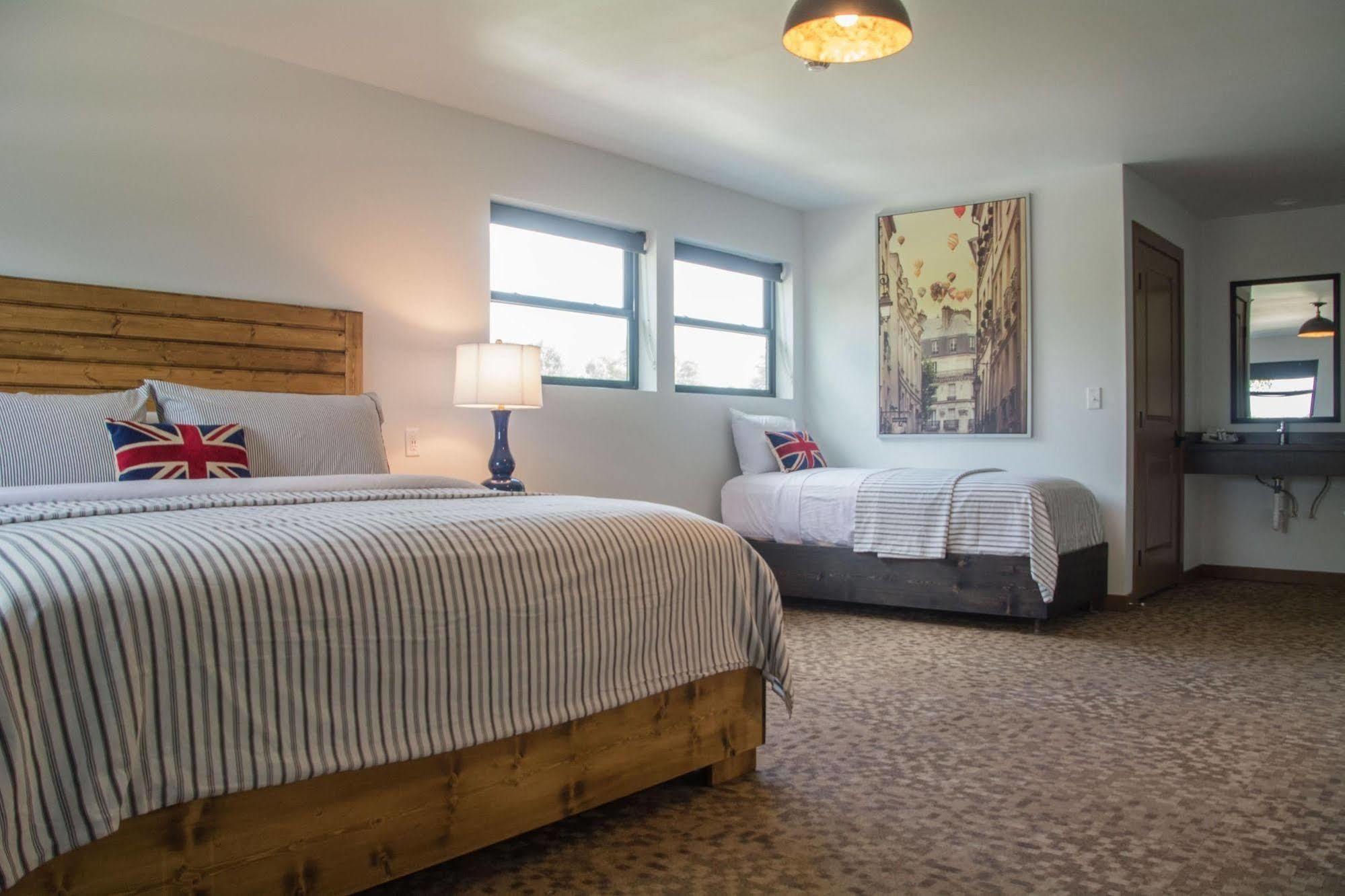 Okoboji Commons Hotel Екстериор снимка
