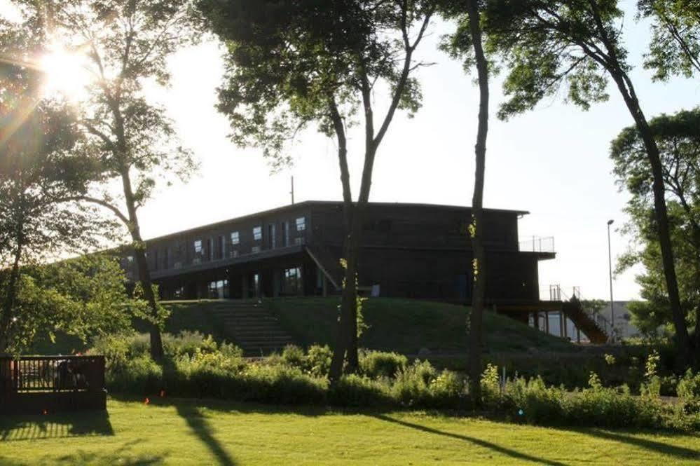 Okoboji Commons Hotel Екстериор снимка