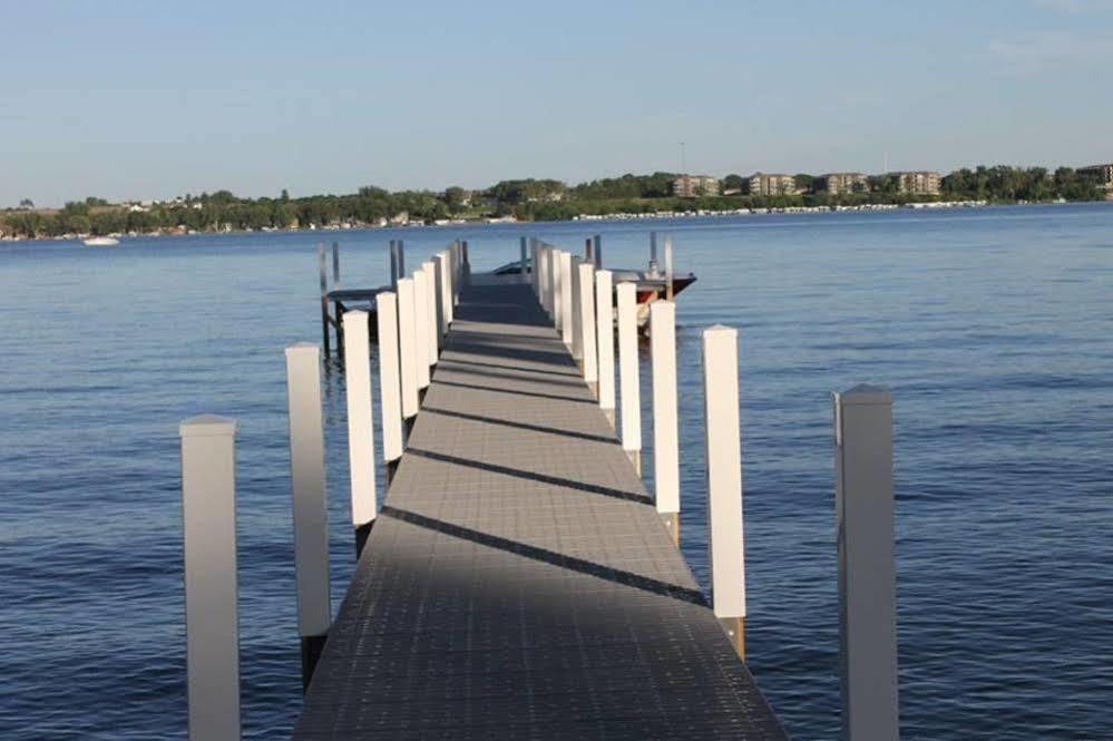 Okoboji Commons Hotel Екстериор снимка